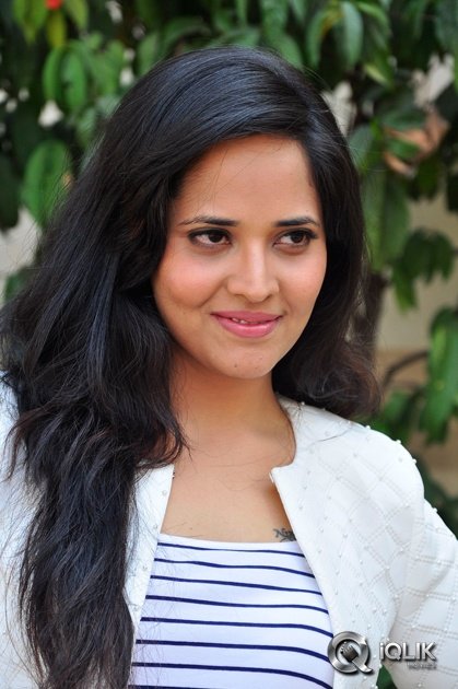Anasuya-at-Kshanam-Movie-Release-Press-Meet